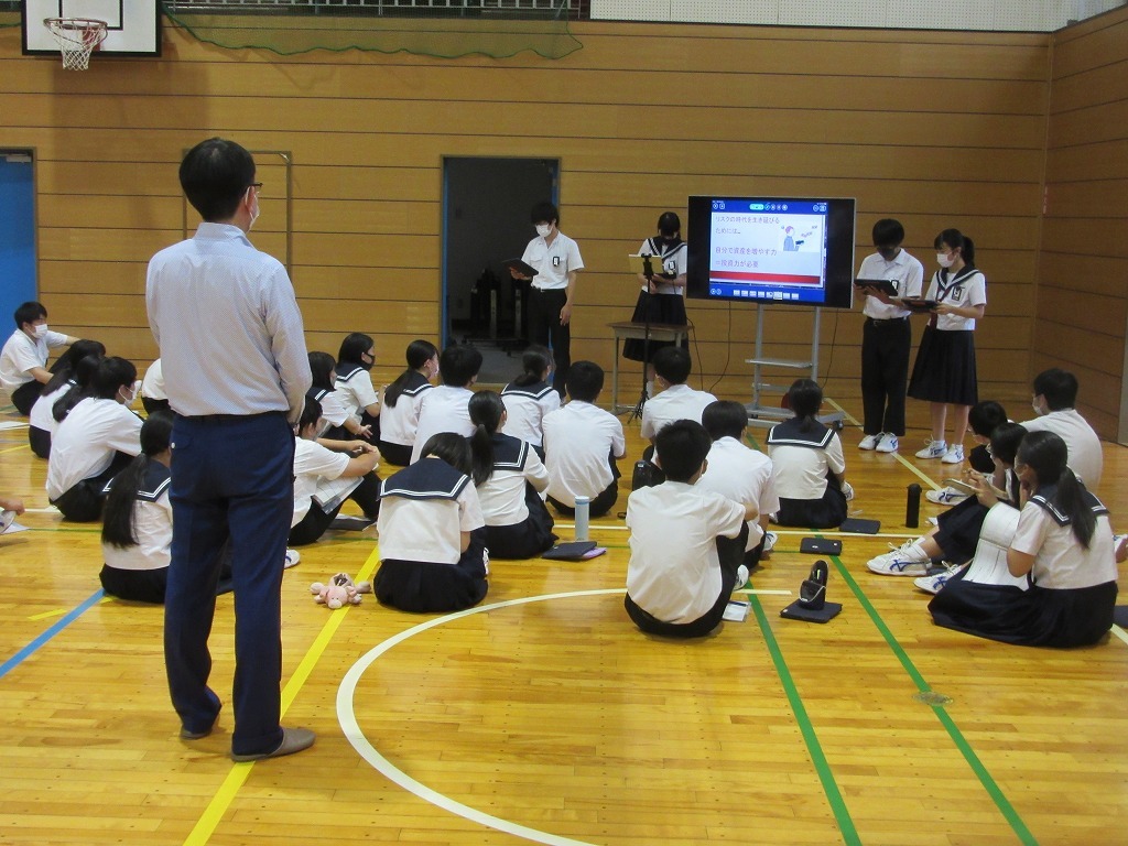 佐屋中学校で開催された金融経済教育発表会の様子