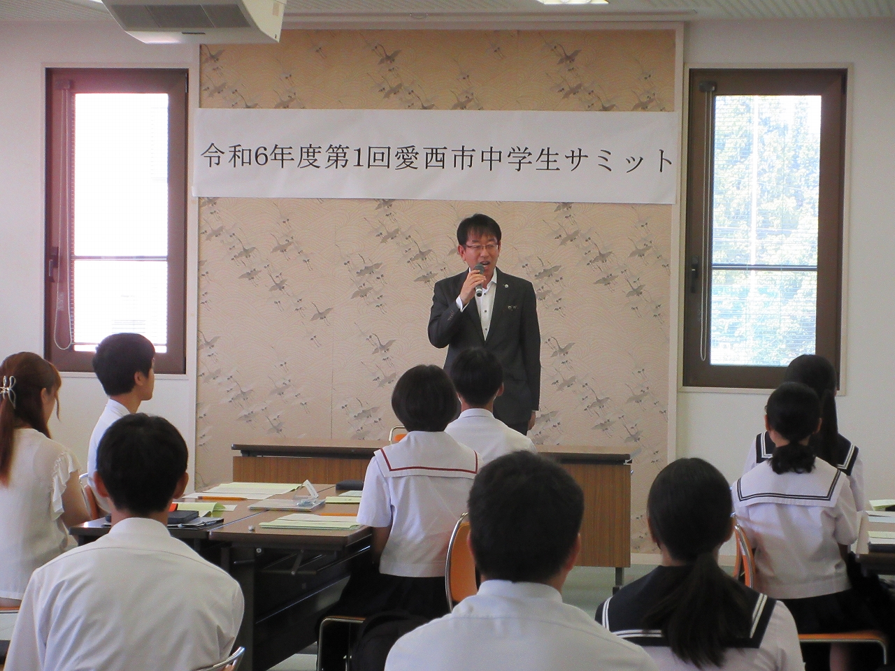 中学生サミットの視察