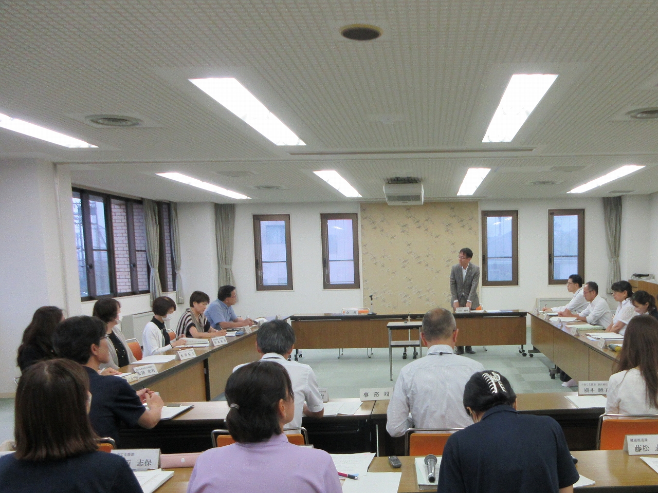子ども家庭センター運営協議会での市長挨拶の様子