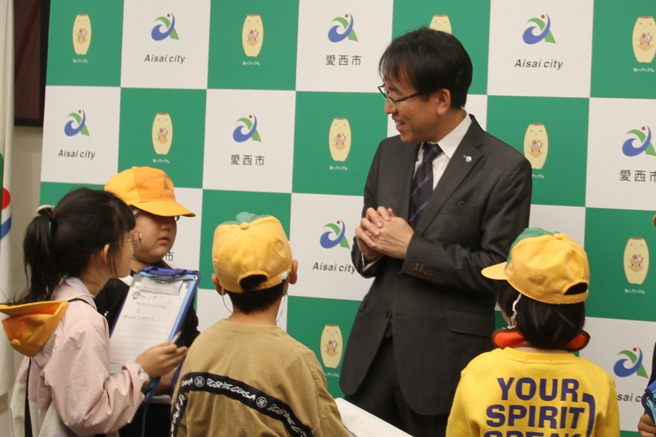 佐屋小学校児童との写真