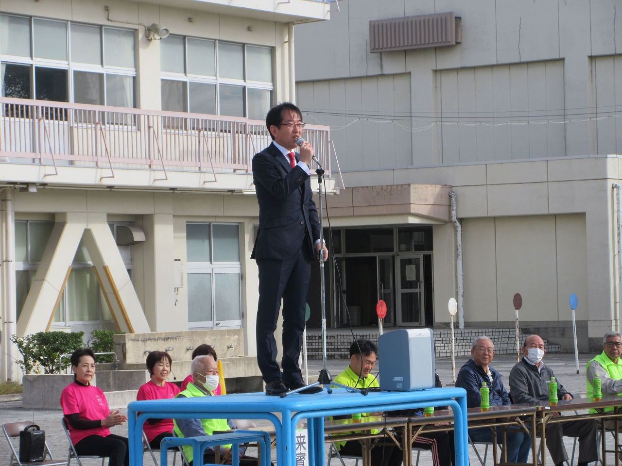 いきいきウォーキングでの市長挨拶の様子