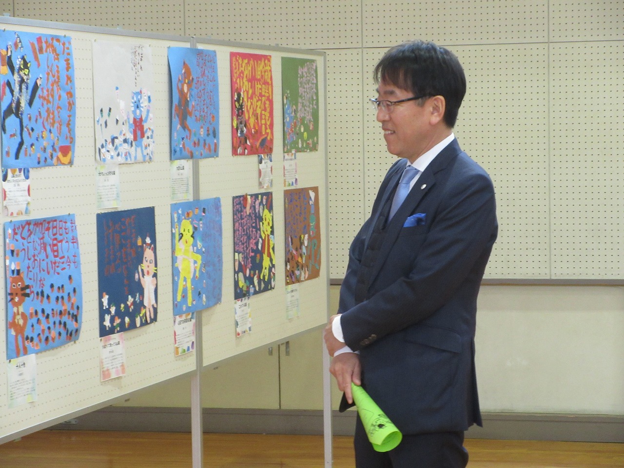 作品展見学の様子
