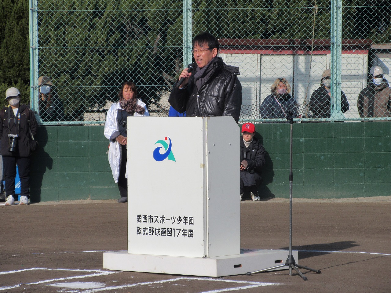 開会式での挨拶の様子