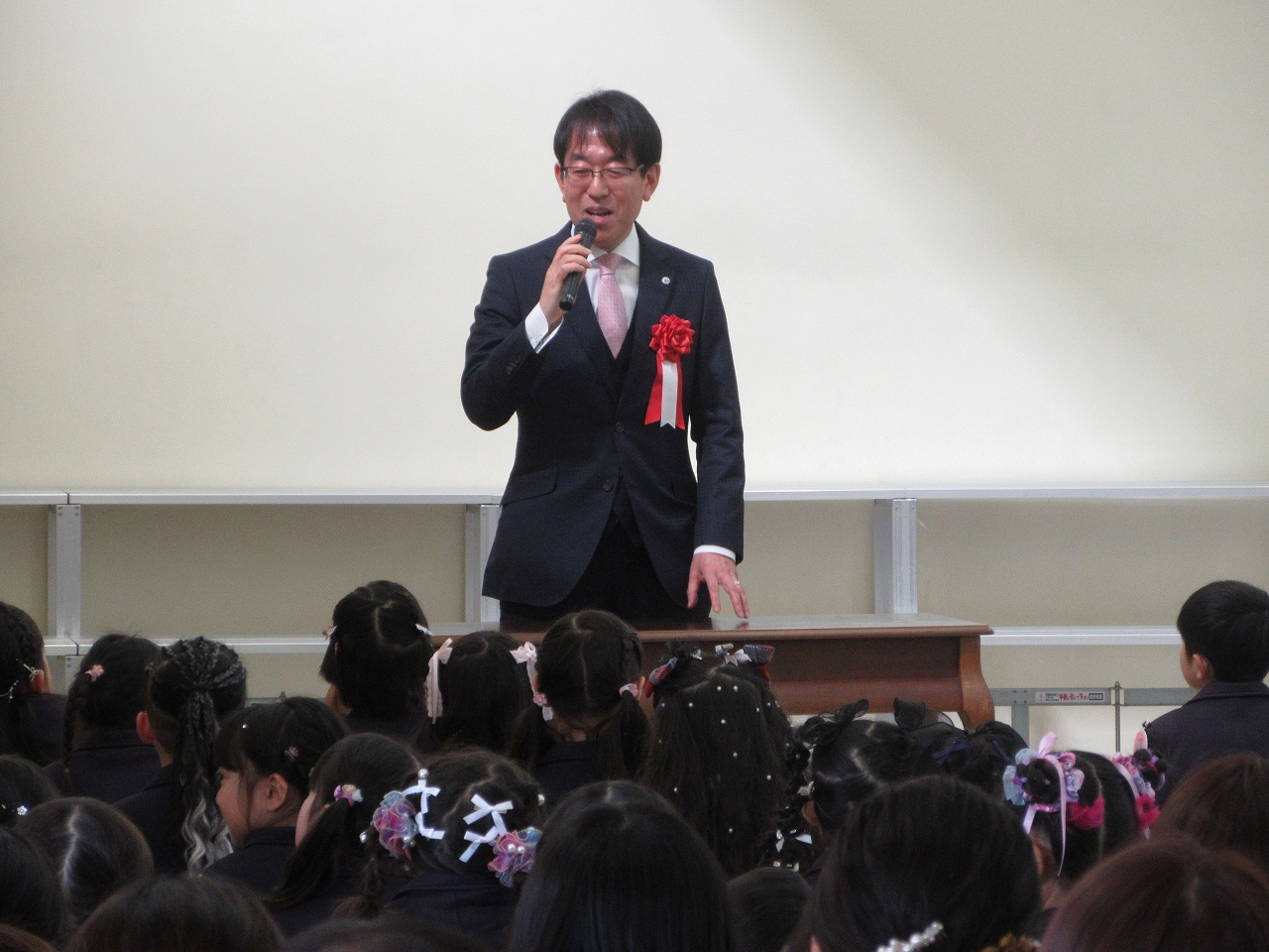 諏訪幼稚園でのあいさつの様子