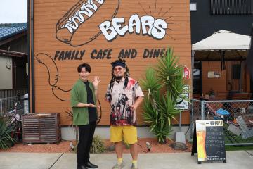 Bearsの店前での記念撮影