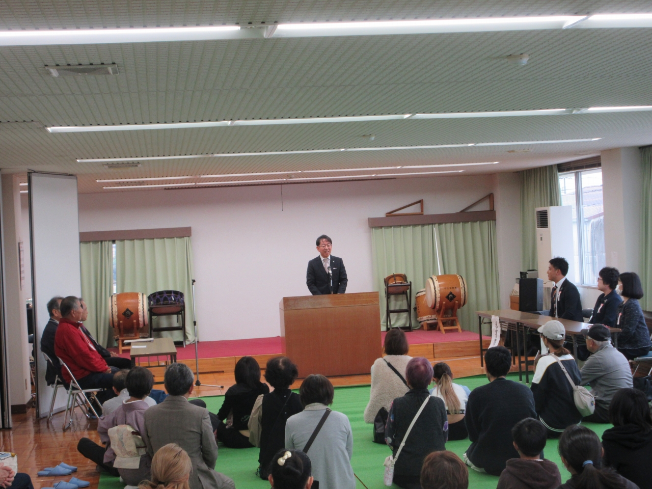 市江小学校区推進協議会文化祭の市長挨拶の様子