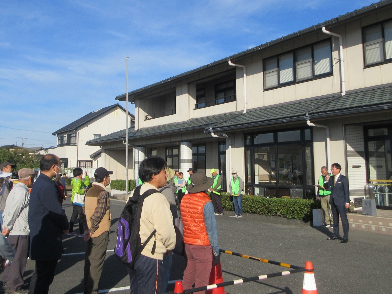 いきいきウォーキングでの市長挨拶の様子