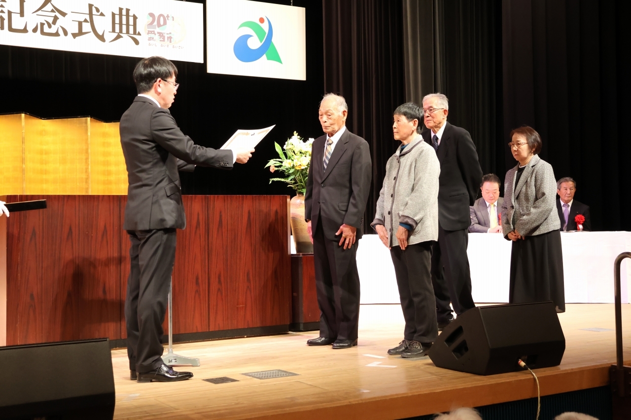 ダイヤモンド婚・金婚表彰の様子