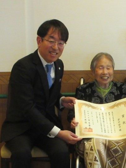 賞状授与の様子