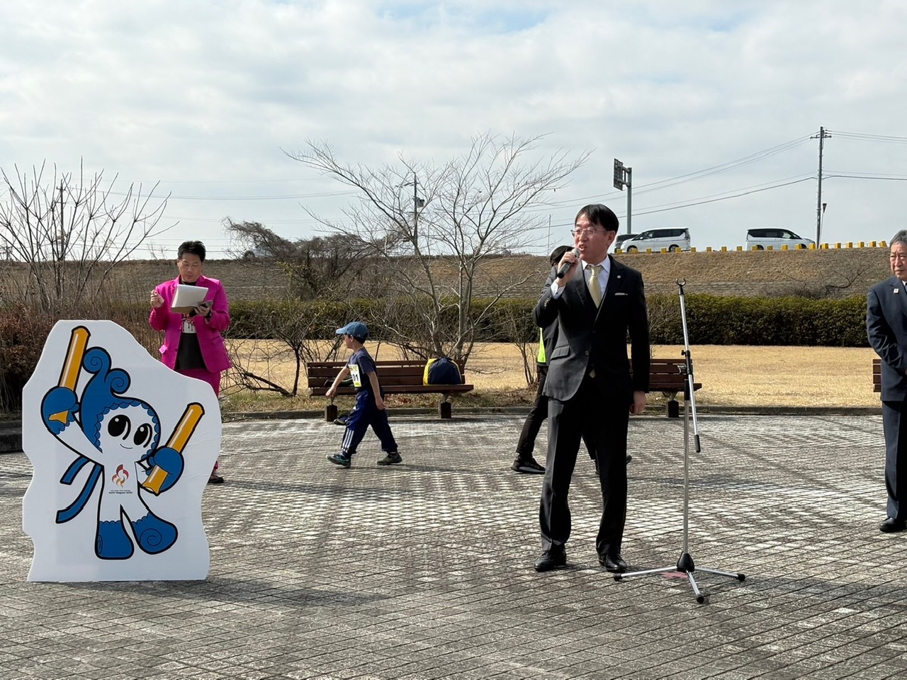 開会式での市長挨拶の様子