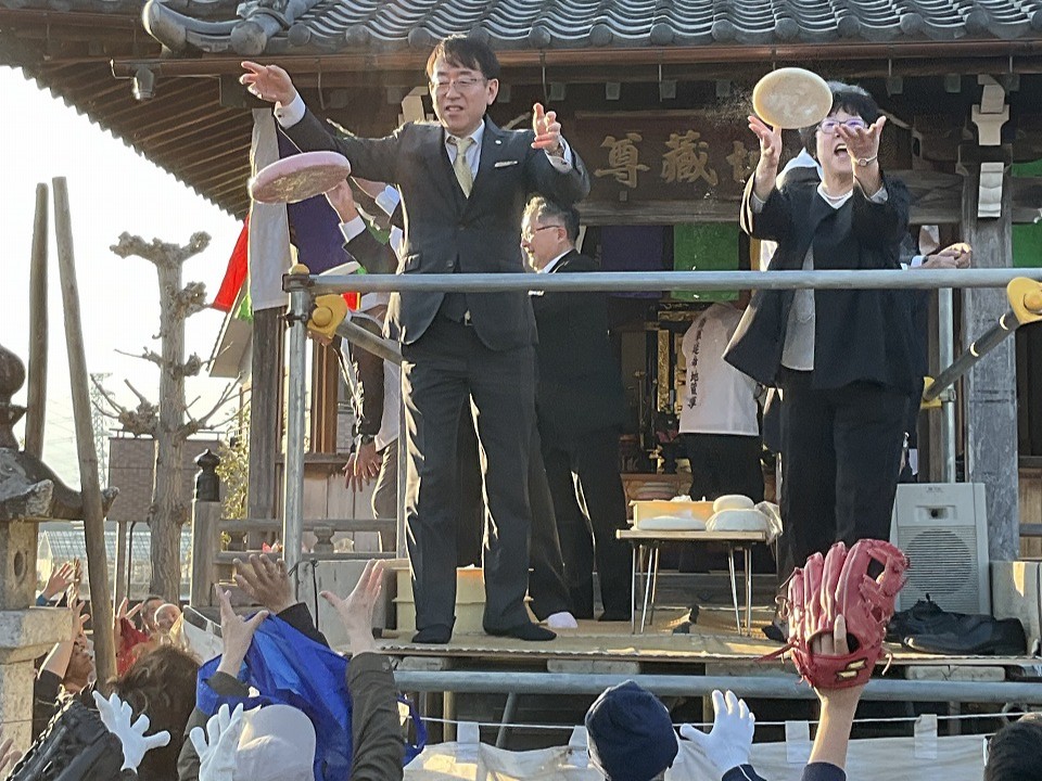 勝軍延命地蔵尊の餅投げでの市長挨拶