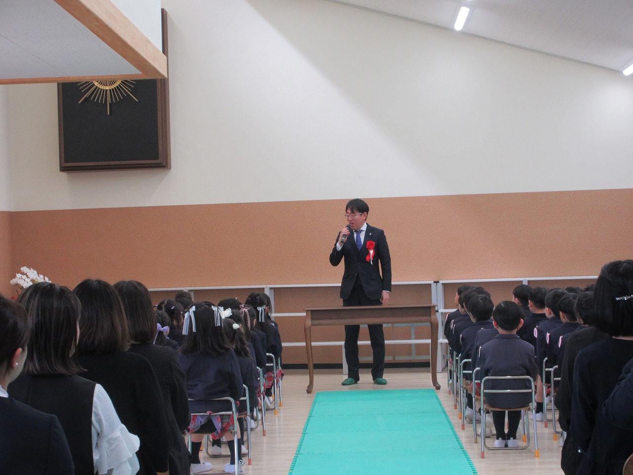 諏訪幼稚園でのあいさつの様子