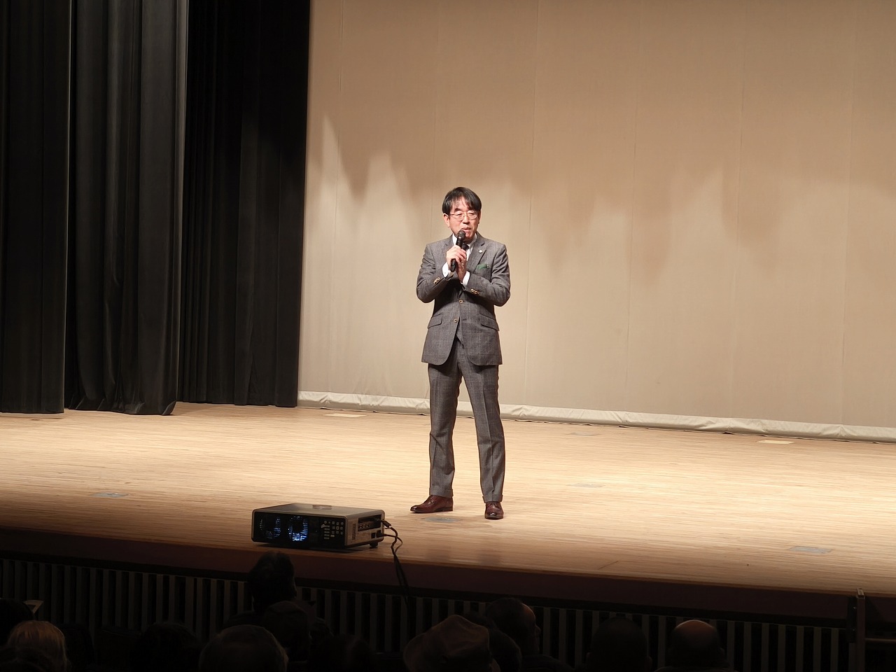 講演会挨拶の様子