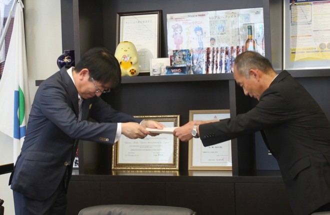 教育長・教育委員へ辞令交付の様子