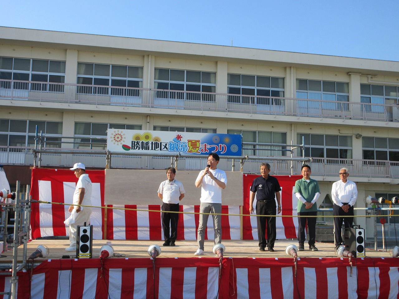 勝幡地区納涼祭りでの市長挨拶の様子