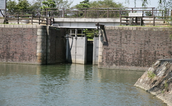 船頭平閘門（国重要文化財）